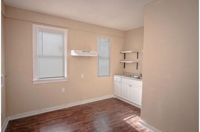 4115 S Presa St San Antonio, TX 78223 photo 4