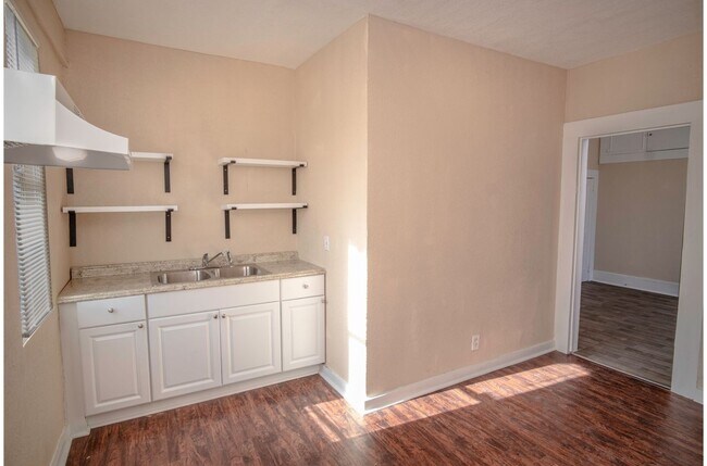 4115 S Presa St San Antonio, TX 78223 photo 5