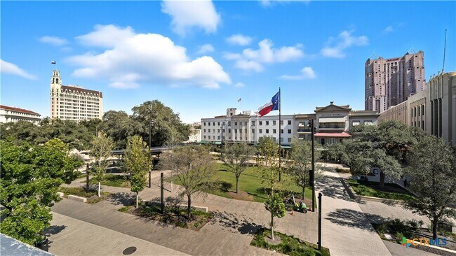 222 Losoya St San Antonio, TX 78205 photo 2