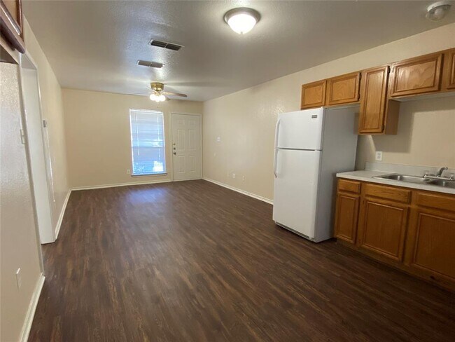 1719 Short St #A photo 3
