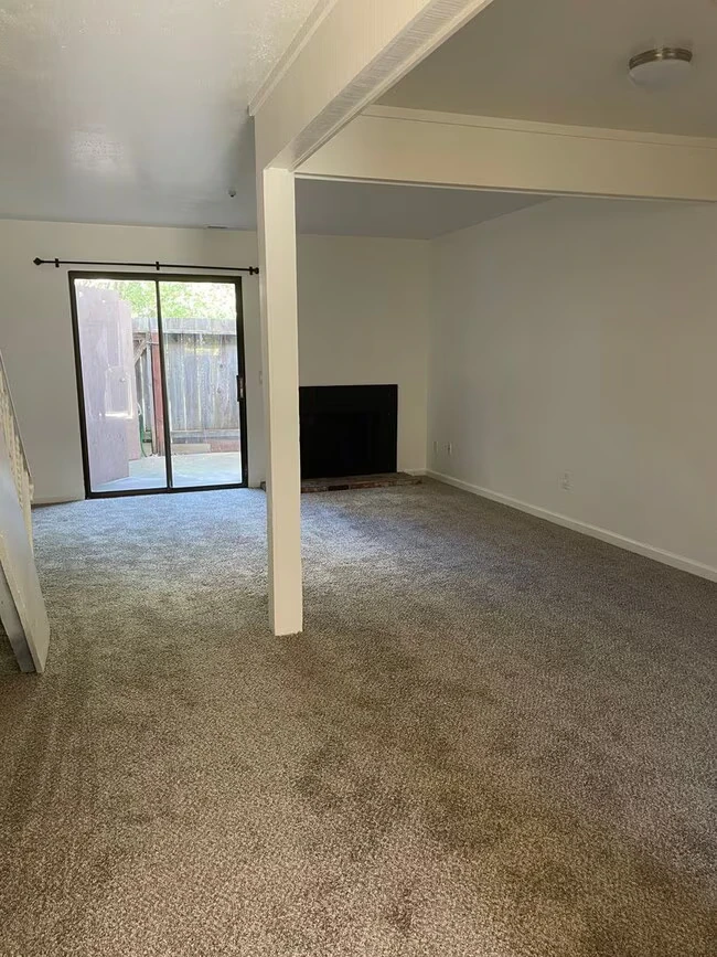 2 Bedroom 1.5 Bath Townhome! photo 5