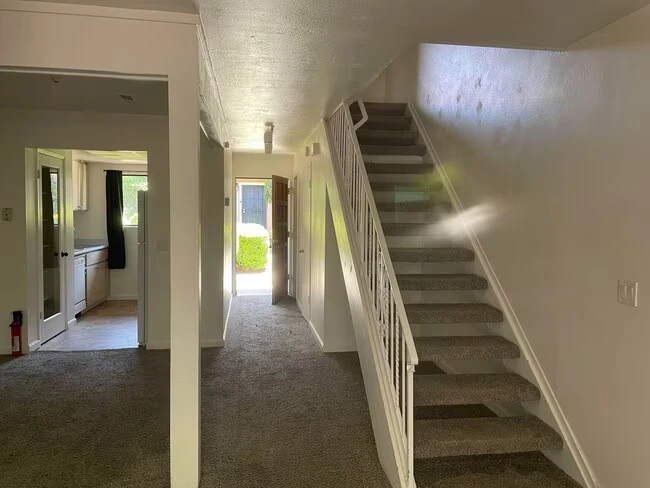2 Bedroom 1.5 Bath Townhome! photo 3