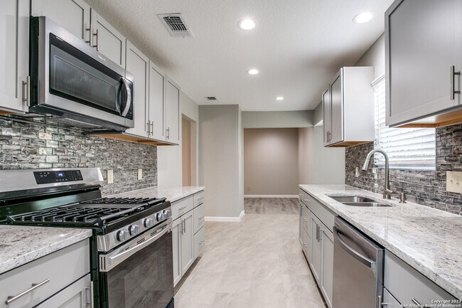 4238 Havenview Dr San Antonio, TX 78228 photo 4