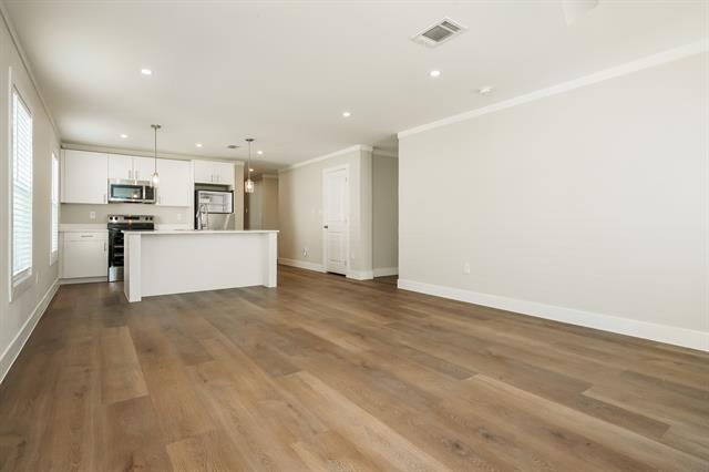 2104 Belzise Terrace Fort Worth, TX 76104 photo 3