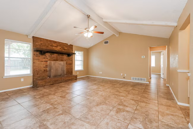 7609 Ripple Creek Ct Fort Worth, TX 76120 photo 4