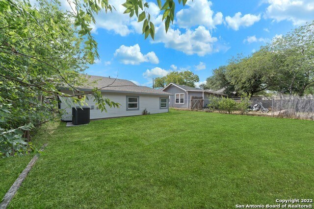 106 Heflin Ct San Antonio, TX 78210 photo 5