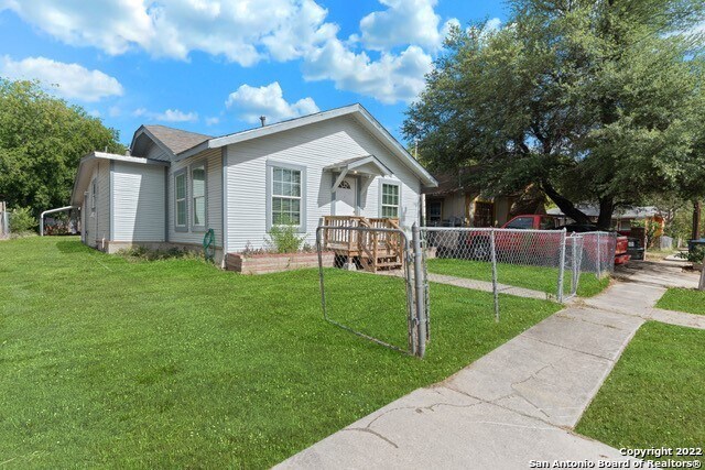 106 Heflin Ct San Antonio, TX 78210 photo 3