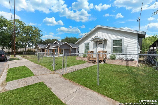 106 Heflin Ct San Antonio, TX 78210 photo 2