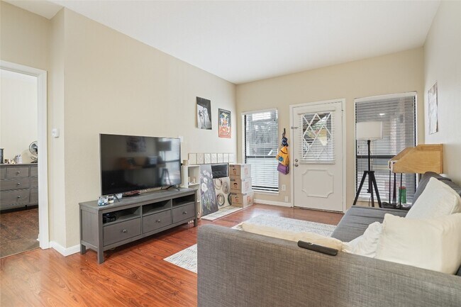 806 W 24th St Austin, TX 78705 photo 4