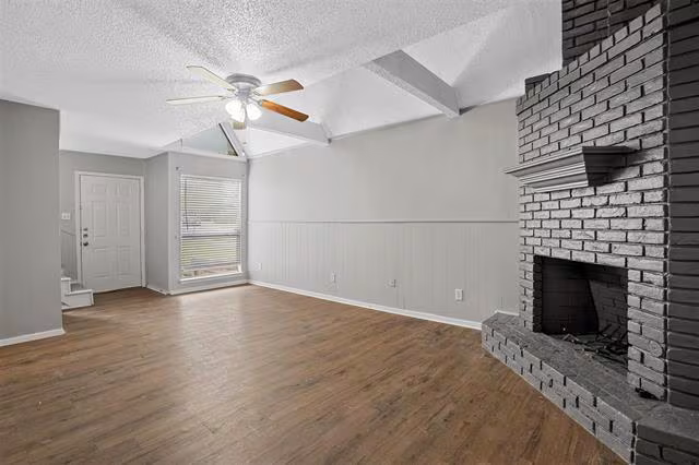 2156 Fleur De Lis Ct Arlington, TX 76012 photo 3