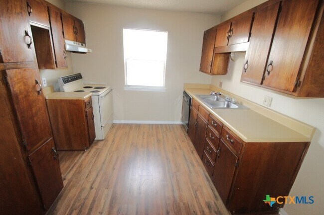 304 Erby Ave Copperas Cove, TX 76522 photo 2