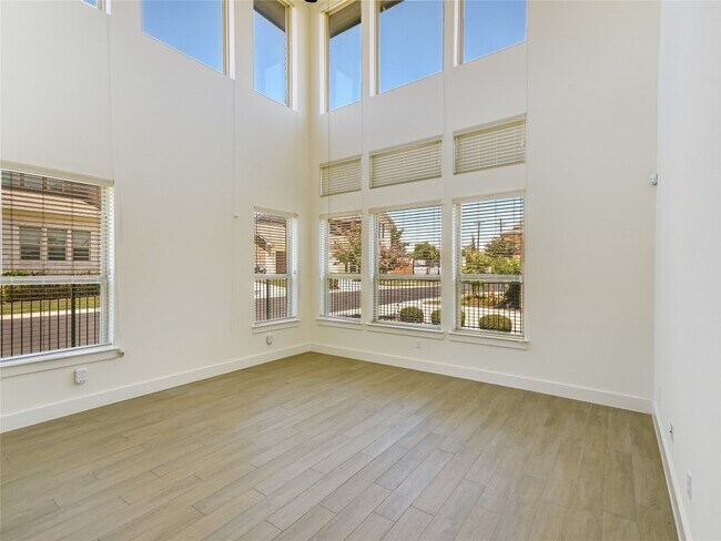 301 Jeffrey David Ln W Austin, TX 78717 photo 4
