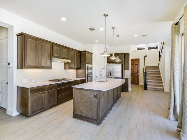 301 Jeffrey David Ln W Austin, TX 78717 photo 2