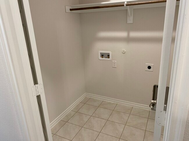 2417 Siskiyou Street, The Colony, TX 75056 photo 4