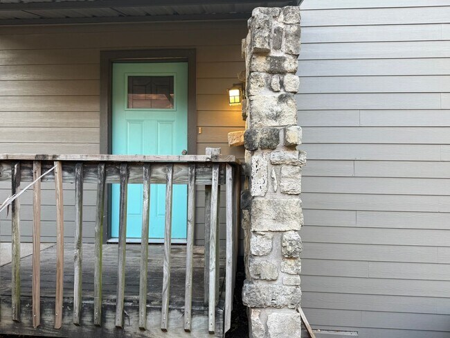 1606 Waterloo Tr Austin, TX 78704 photo 2