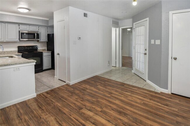 3402 Country Club Drive West, Irving, TX 75038 photo 3