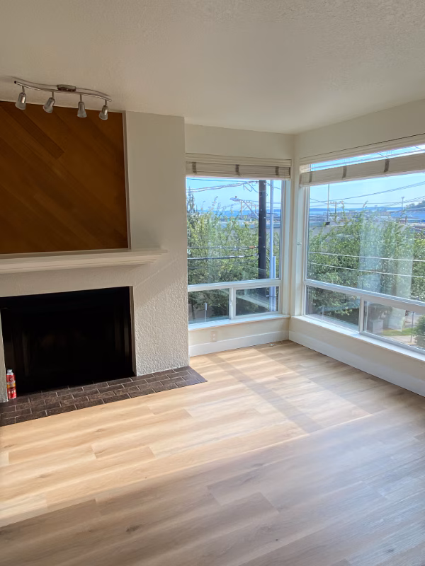 1404 W Boston St Seattle, WA 98119 photo 2