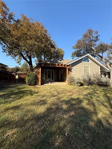 1216 Los Altos Ln Duncanville, TX 75116 photo 2