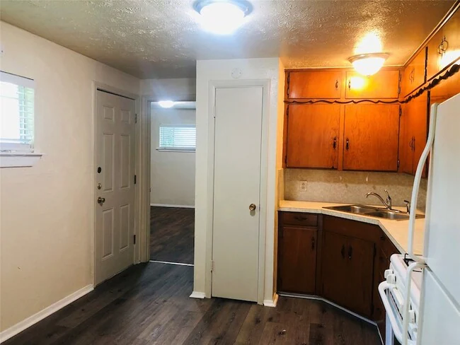518 W Sycamore St Denton, TX 76201 photo 5