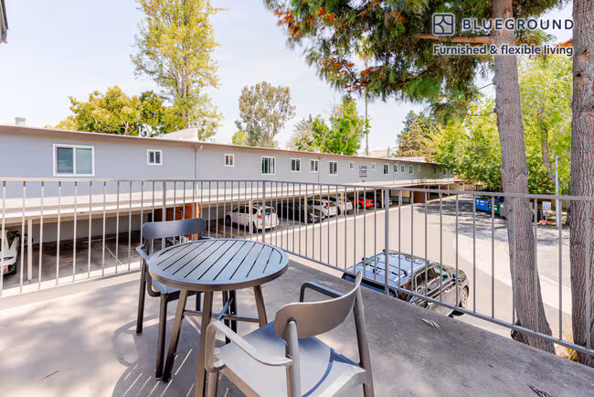 747 Layne Ct Palo Alto, CA 94306 photo 2