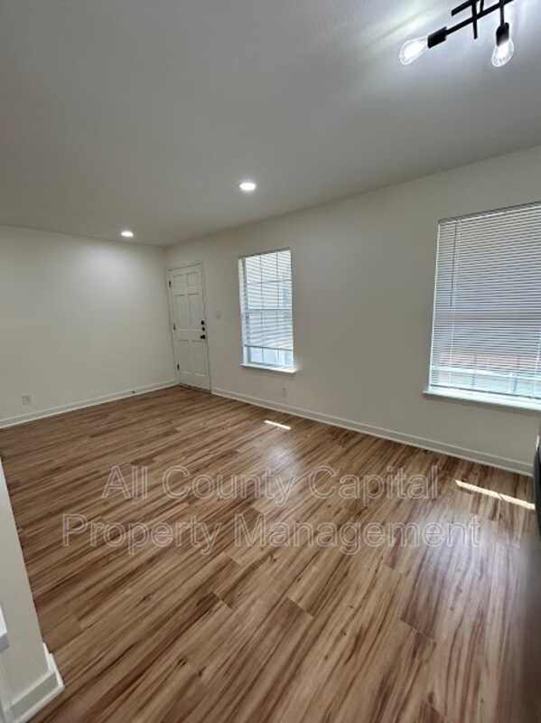3432 Willowrun Dr Austin, TX 78704 photo 3