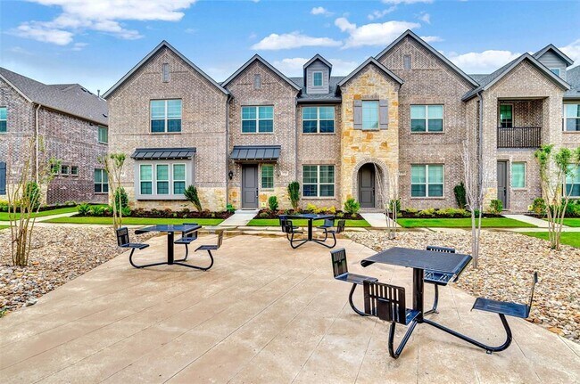2723 Vista Park Lane, Lewisville, TX 75067 photo 3