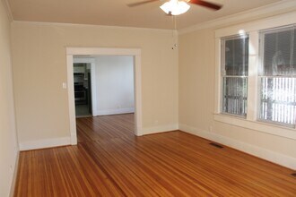 909 W 30th St photo 3