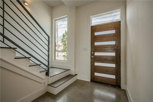 2803 Crest Ave Austin, TX 78702 photo 4