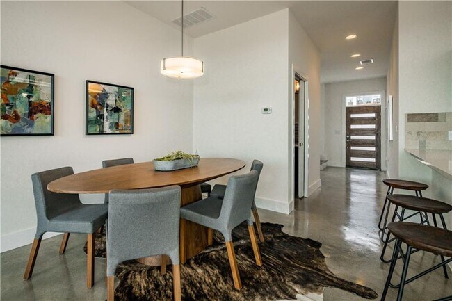 2803 Crest Ave Austin, TX 78702 photo 5