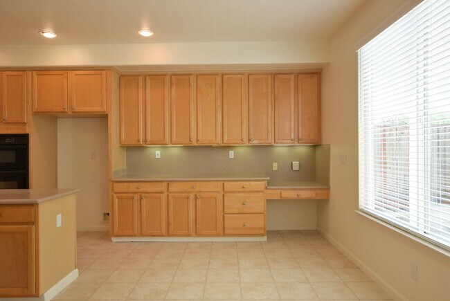 Gorgeous and Spacious 5 Bedroom 4 Bath Home in Evergreen Valley photo 5