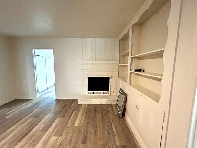 3304 Tom Green St photo 5