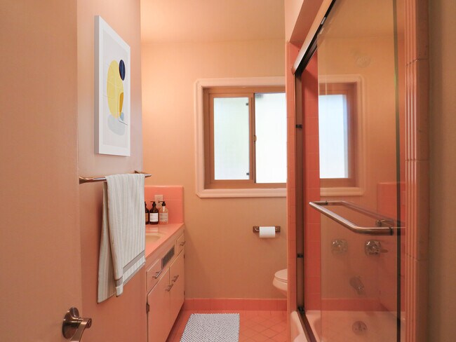 Hale Apartments photo 3