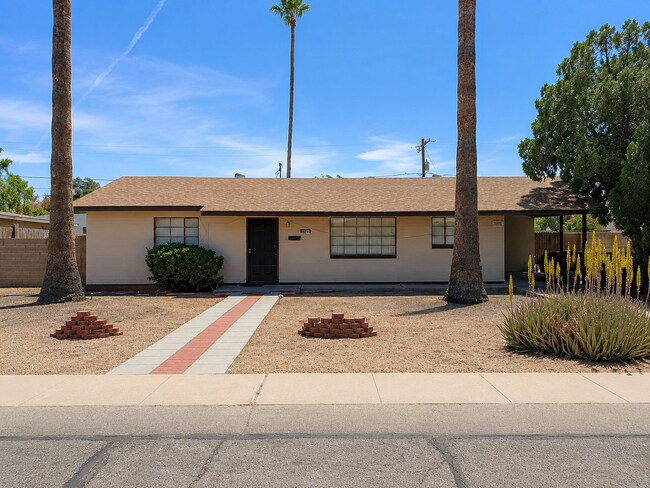 1425 E Hudson Dr Tempe, AZ 85281 photo 2