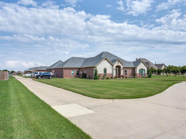 10809 West Cleburne Road, Crowley, TX 76036 photo 4