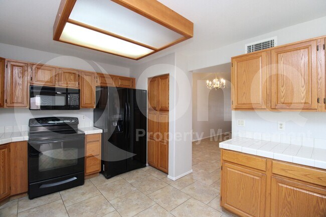 14666 N 90th Ln Peoria, AZ 85381 photo 5