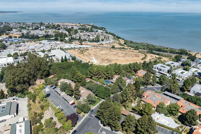 Villas At Harbor Pointe photo 4