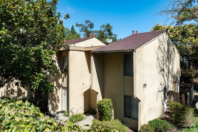 Villas At Harbor Pointe photo 2