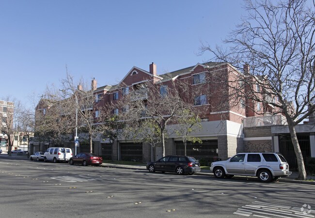 Richmond City Center Apartments photo 2