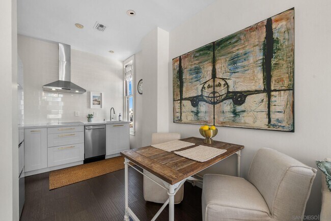 702 Ash St San Diego, CA 92101 photo 5