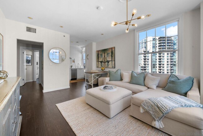 702 Ash St San Diego, CA 92101 photo 3