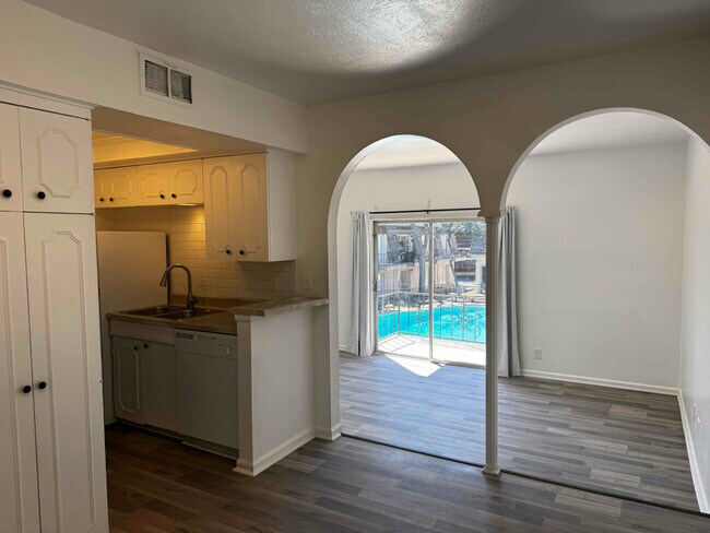 170 De Chantle Rd San Antonio, TX 78201 photo 4