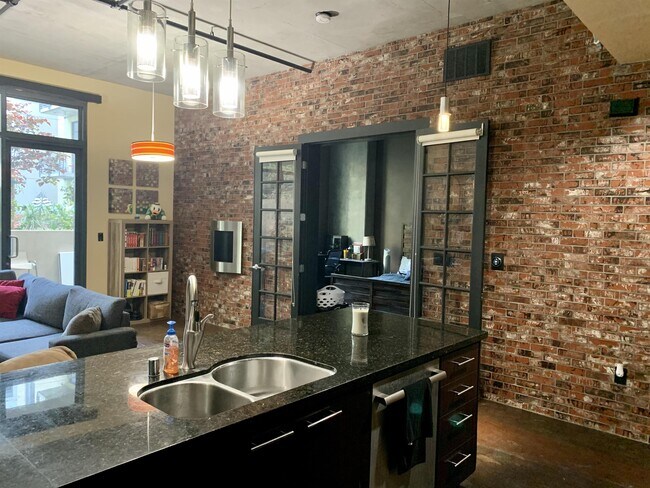 1050 Island Ave San Diego, CA 92101 photo 3