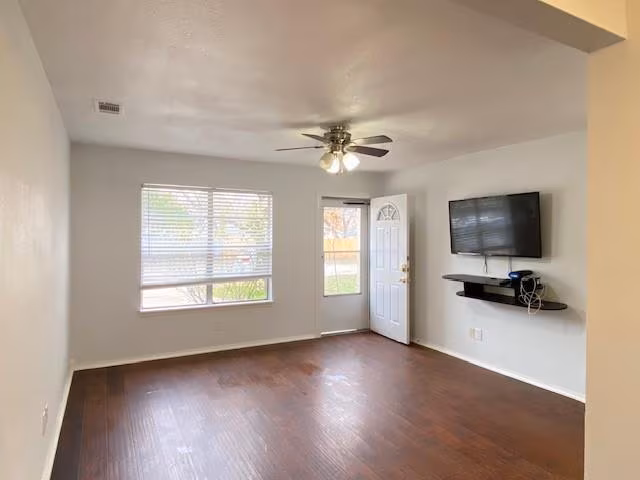 1502 Pikeview Terrace, Arlington, TX 76011 photo 2