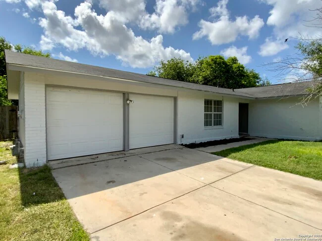 8110 Pleasant Forest Dr San Antonio, TX 78239 photo 4