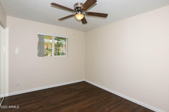 6226 S Hazelton Ln Tempe, AZ 85283 photo 2