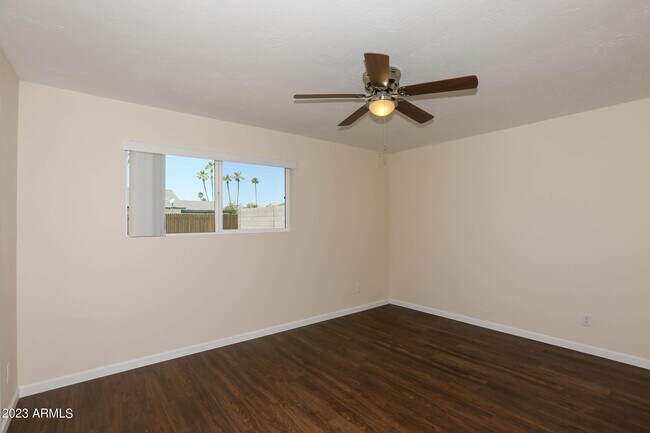 6226 S Hazelton Ln Tempe, AZ 85283 photo 4