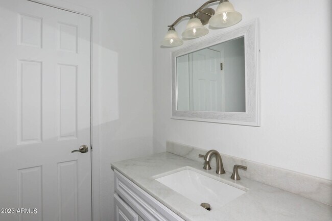 6226 S Hazelton Ln Tempe, AZ 85283 photo 3