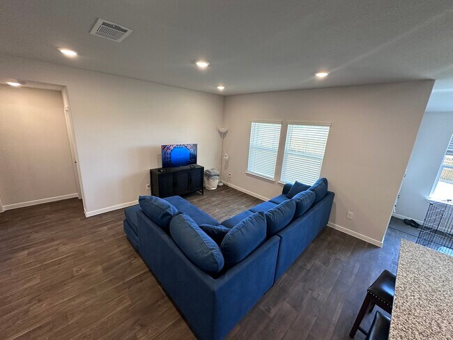 121 Escala Way San Marcos, TX 78666 photo 3