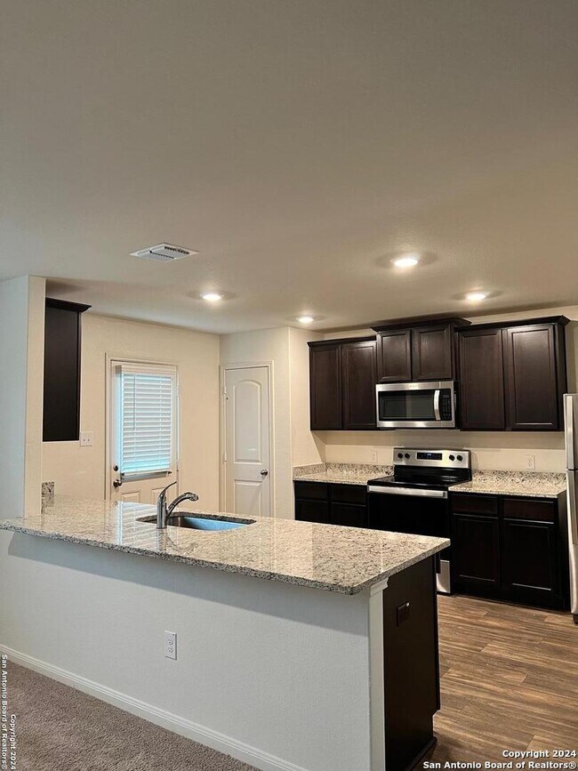 11726 Davalos Ln San Antonio, TX 78252 photo 5