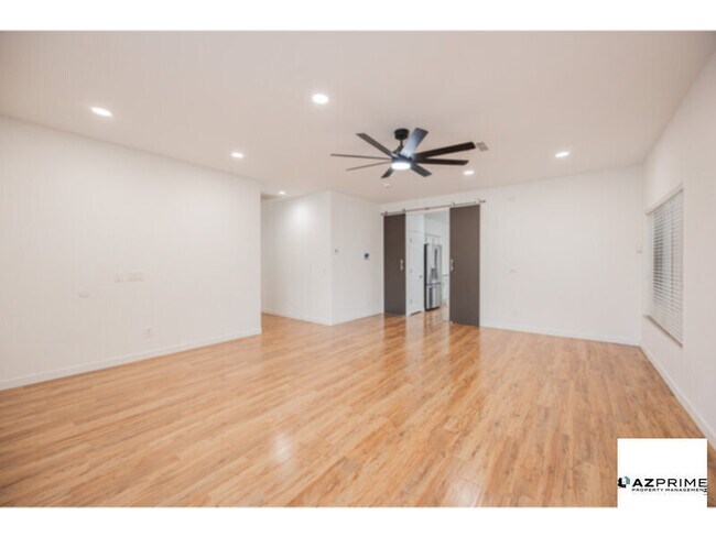 7111 S 21st Dr Phoenix, AZ 85041 photo 5